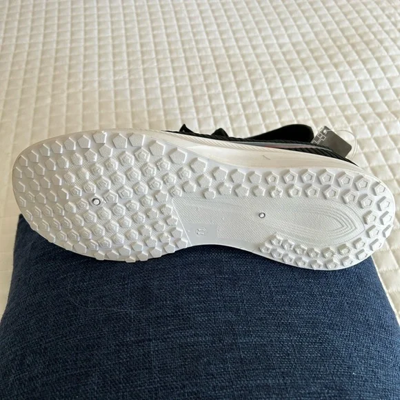 Men’s black tennis shoes by Hind red and white accents just to add little flair - Picture 4 of 6